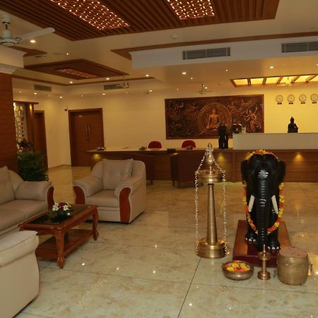 Hotel Savera Park Thrissur Bagian luar foto