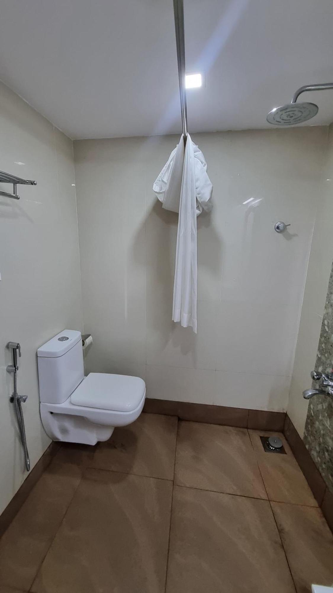 Hotel Savera Park Thrissur Bagian luar foto