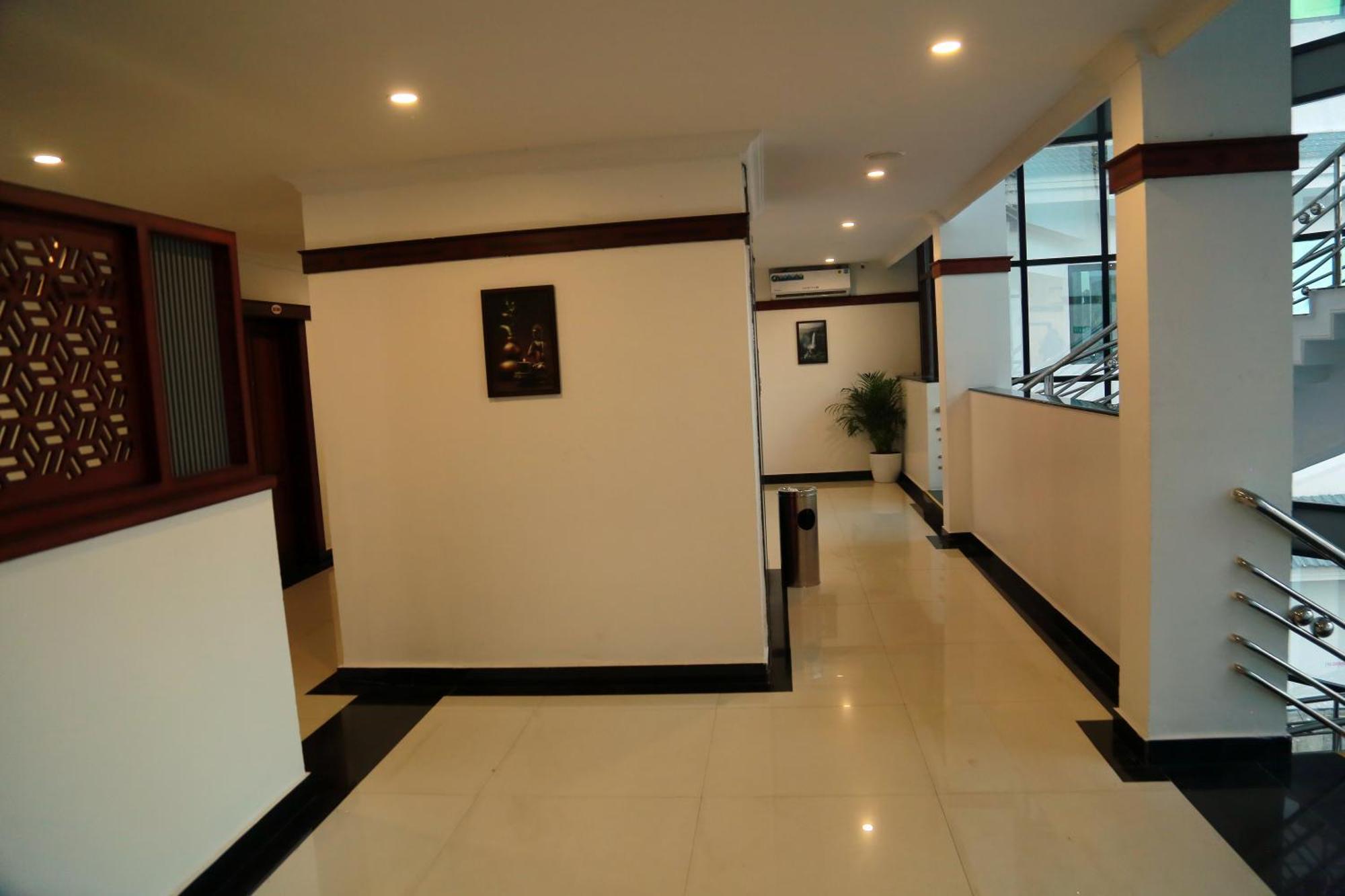 Hotel Savera Park Thrissur Bagian luar foto