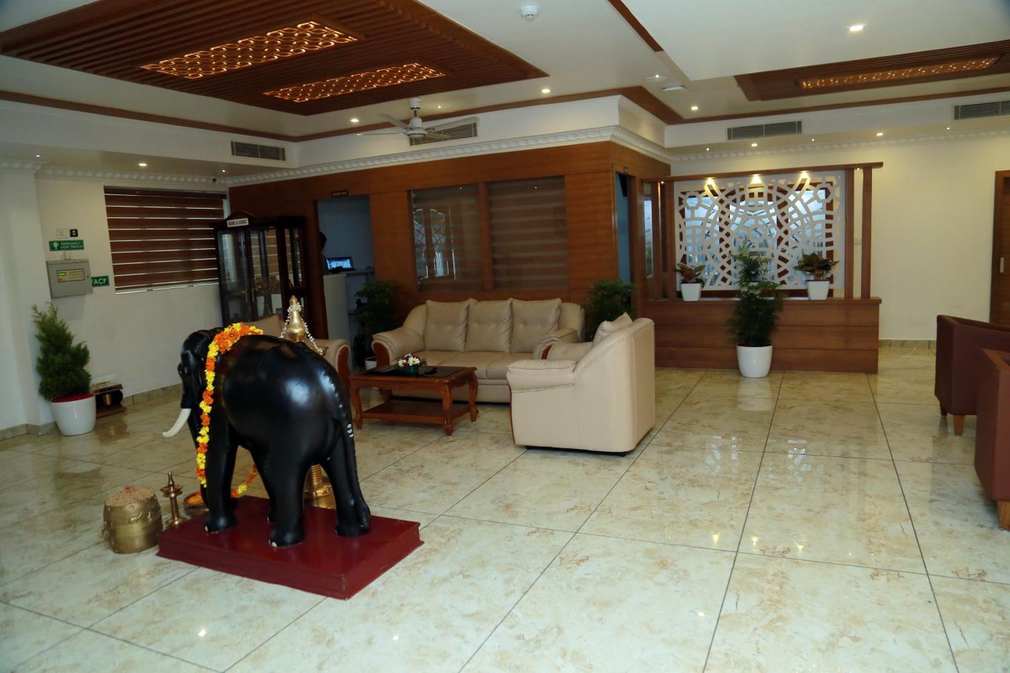 Hotel Savera Park Thrissur Bagian luar foto