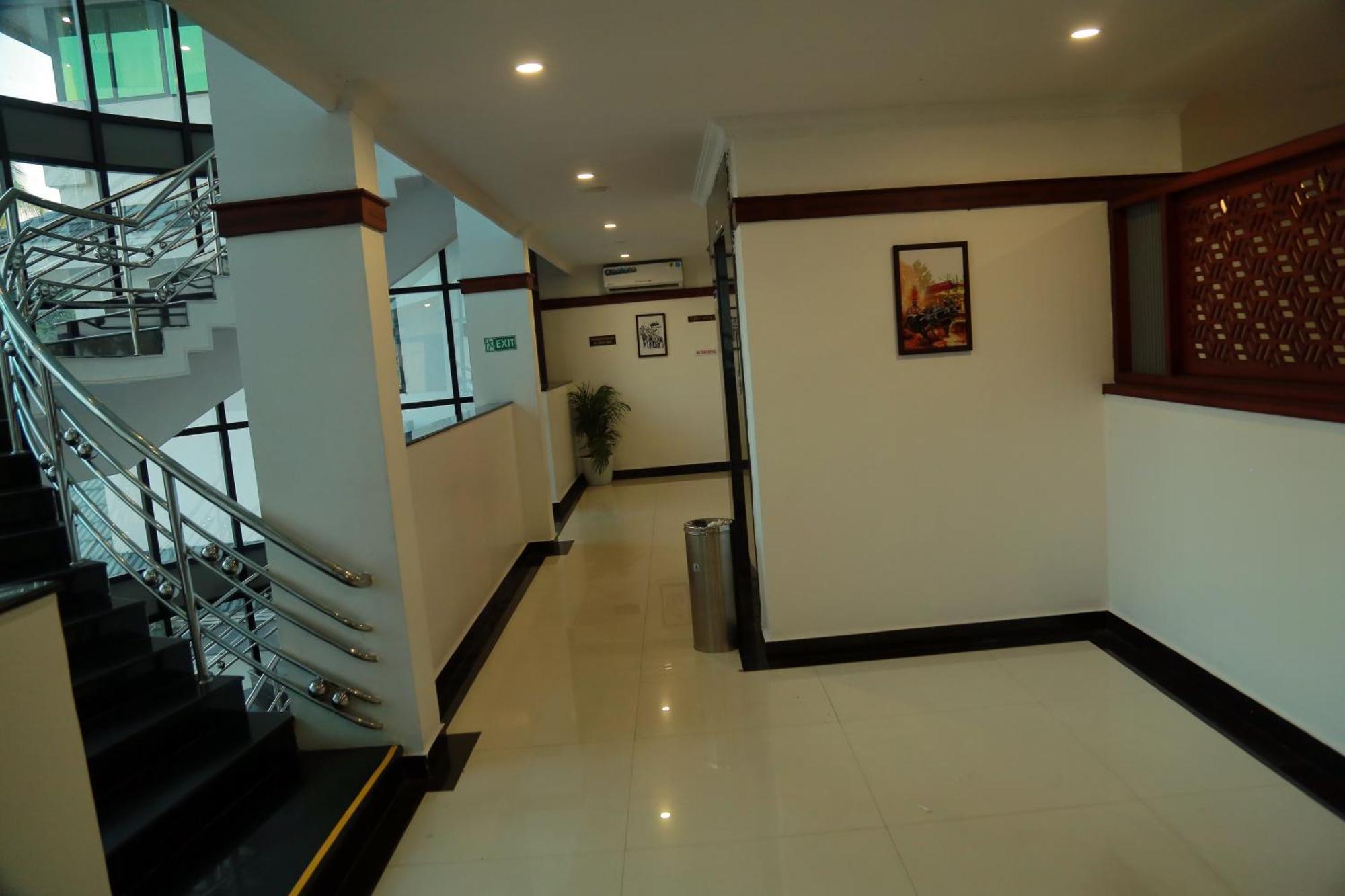 Hotel Savera Park Thrissur Bagian luar foto