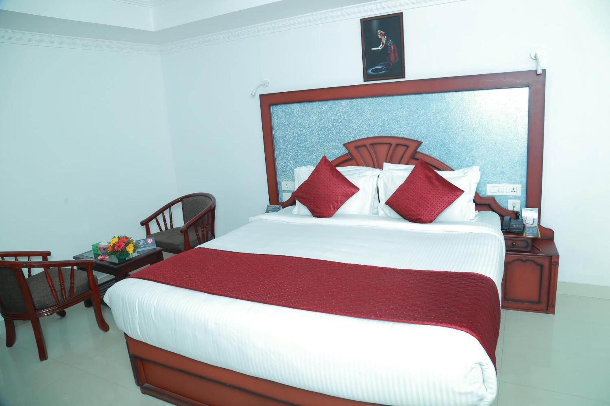 Hotel Savera Park Thrissur Bagian luar foto