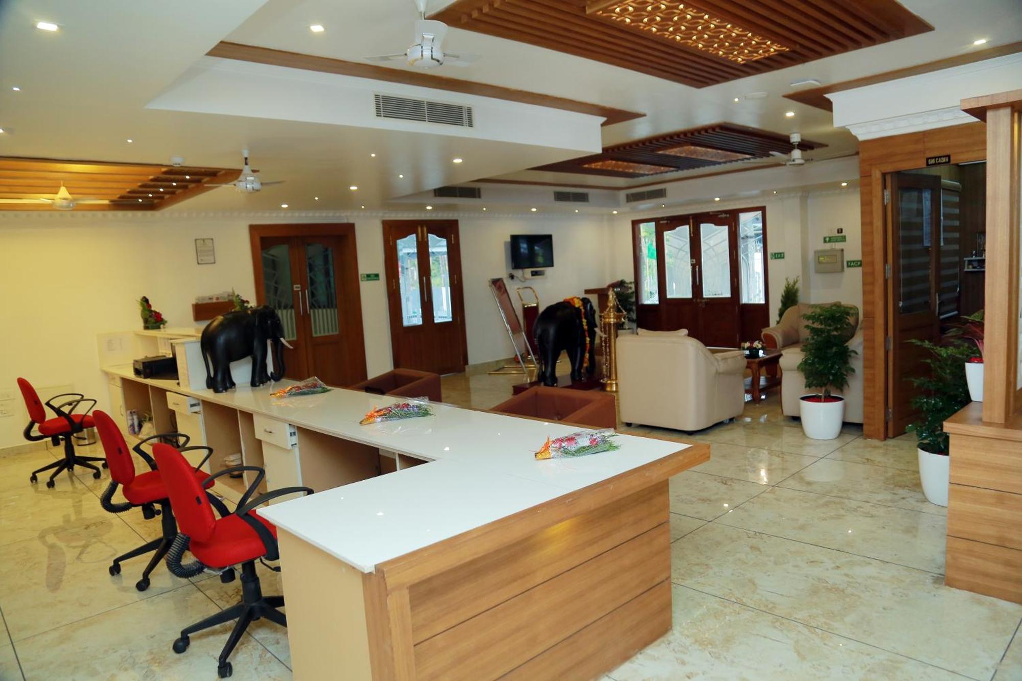 Hotel Savera Park Thrissur Bagian luar foto