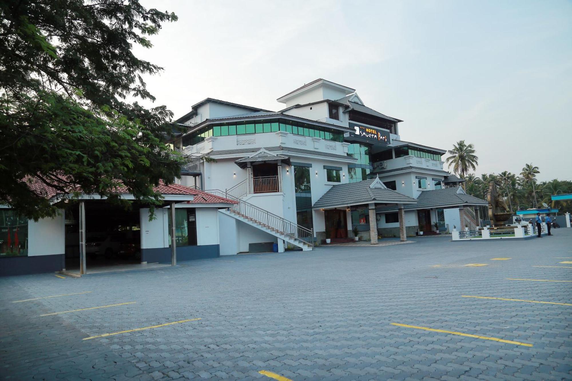 Hotel Savera Park Thrissur Bagian luar foto