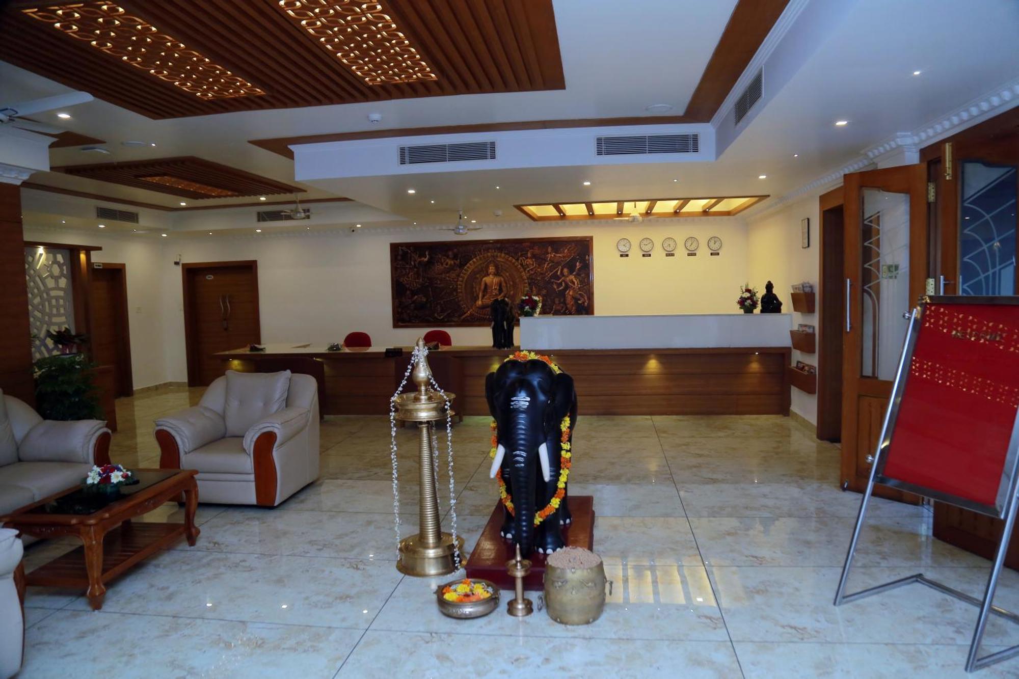 Hotel Savera Park Thrissur Bagian luar foto