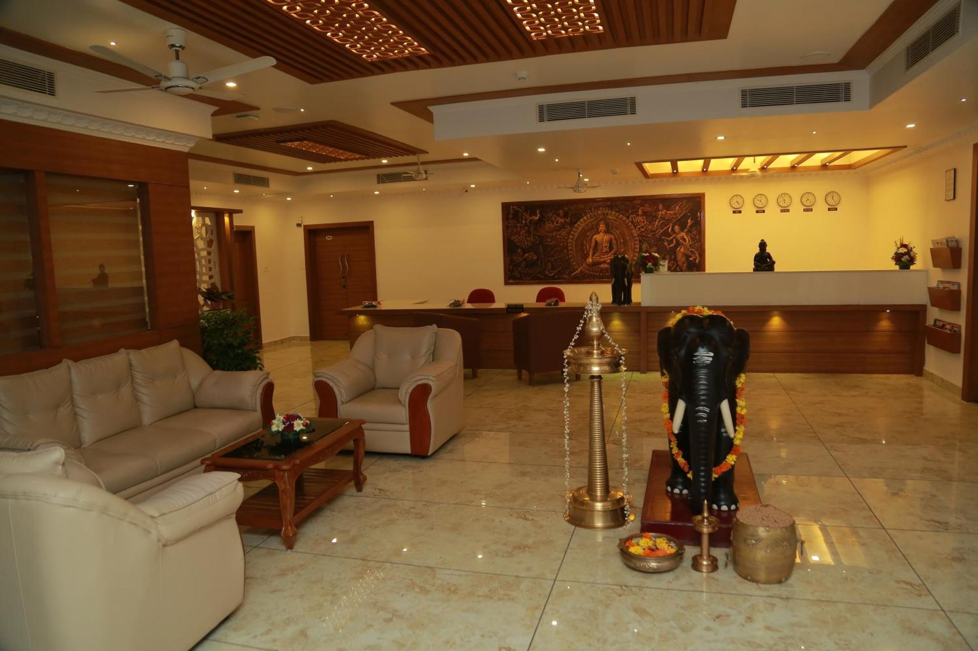 Hotel Savera Park Thrissur Bagian luar foto