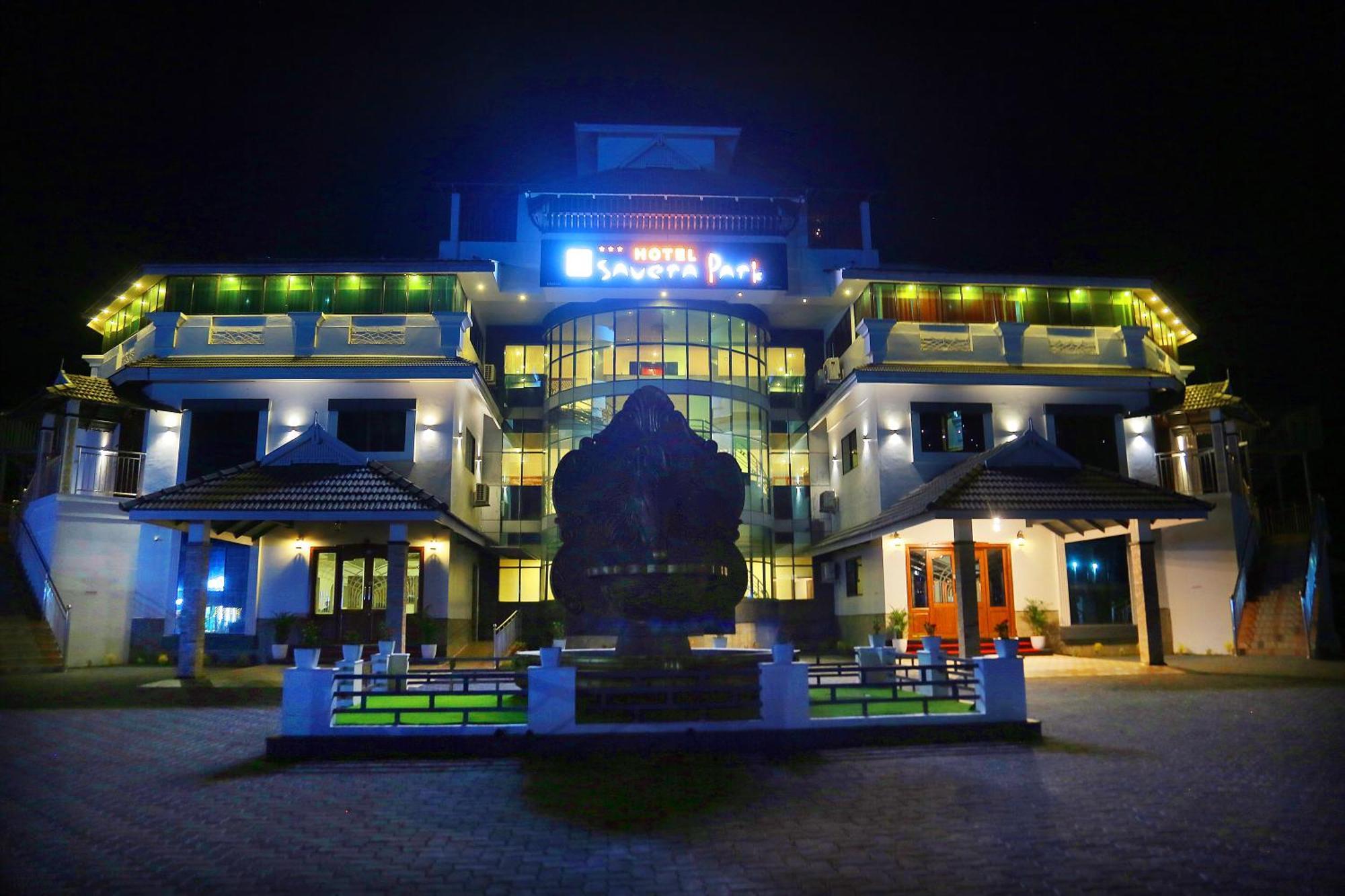 Hotel Savera Park Thrissur Bagian luar foto